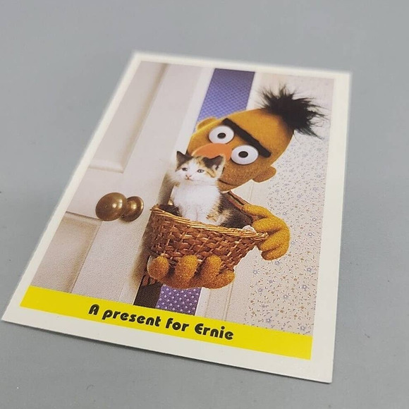 Sesame Street 1992 Ctw #68 Cat Kitten Bert Surprise For Ernie Cute Trading Card - Picture 3 of 4